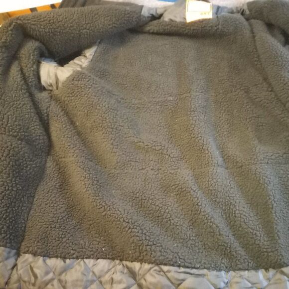 Legendary Whitetails Black and Gray 4X Jacket - Picture 11 of 12